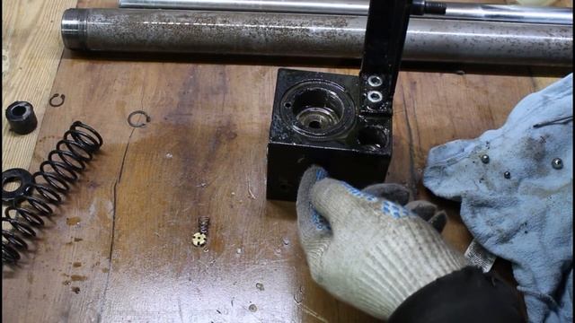 Ремонт гидравлической трансмиссионной стойки (как это работает)