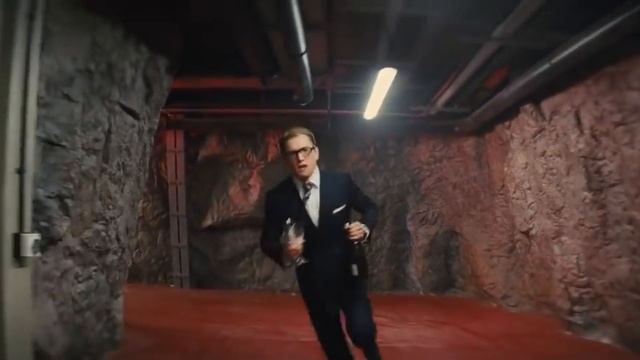 Если спасешь мир то можно и в задницу. Kingsman: Секретная служба 2014