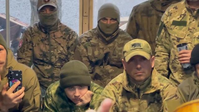 Скрипачка Мария Андреева в гостях у бойцов. ??