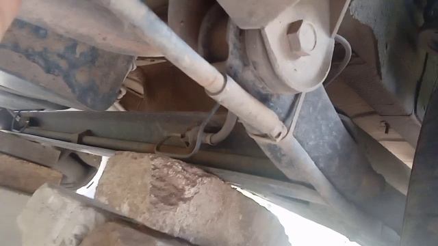 причина скрипа сзади на ладе гранте.