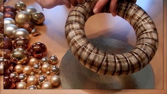 DIY:  Новогодний венок из елочных шаров. Мастер класс.