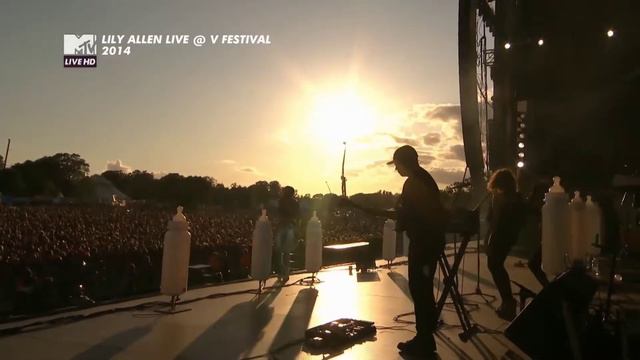 Lily Allen | Smile (Live Performance) V Festival 2014 (HD)