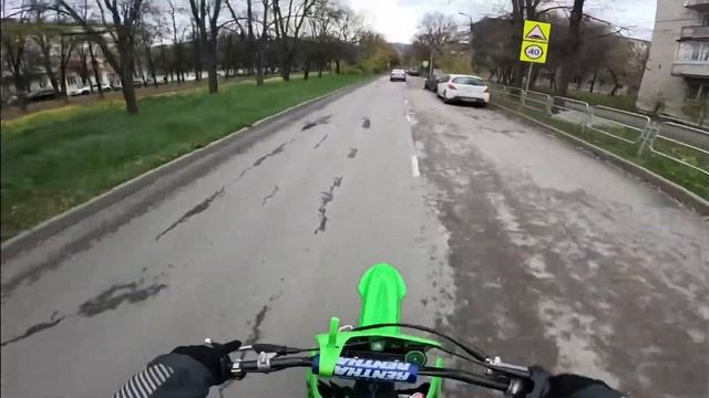 КОНЕЦ СЕЗОНА… КРАЙНЯЯ ПОКАТУШКА НА KAWASAKI KX85/ СТАНТ ПО ГОРОДУ