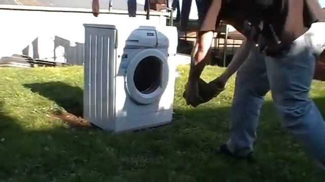 Стиральная машина и кирпич | Washing machine VS Brick