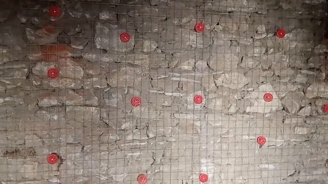 Укрепление стен из Самана (глина, солома, камни)