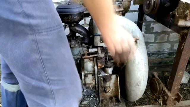 Запуск двигателя ЗИД-4,5 простоявшего боле 15 лет под навесом.