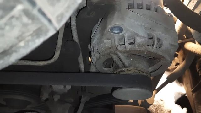 Почему лампа зарядки гаснет на больших оборотах.