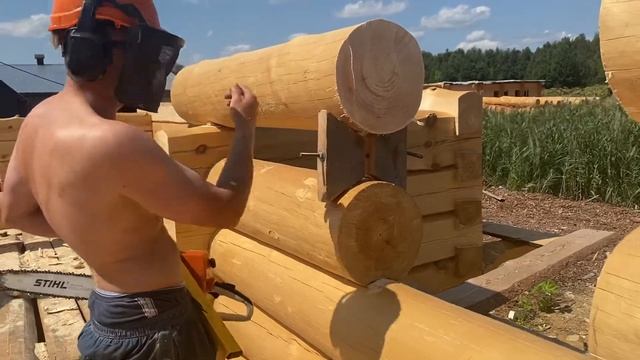 Торцовка бревна (как отпилить ровно в размер бревно)