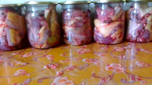 Самодельная тушенка в духовке из утки.