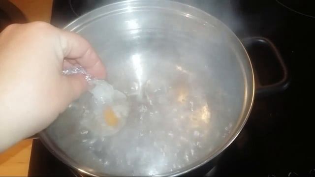 Яйцо пашот в пищевой пленке. Французский завтрак.