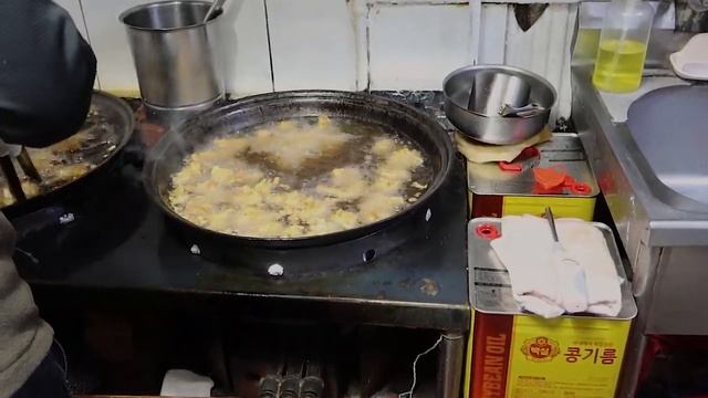 Корейская жареная курица, корейское барбекю Корейская уличная еда