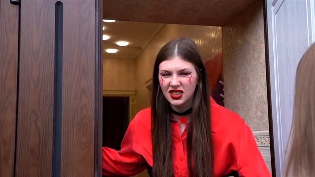 Бедная VS Богатая VS Гига Богатая Вампирша! Обычная Девушка В Вампирской Школе