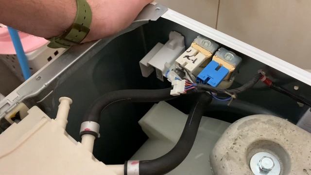 Долго стирает и не набирает воду, не стирает стиральная машина