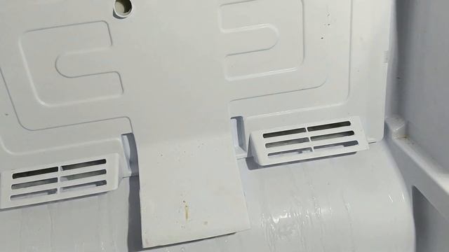 Заморожен дренаж в холодильнике Hotpoint-Ariston