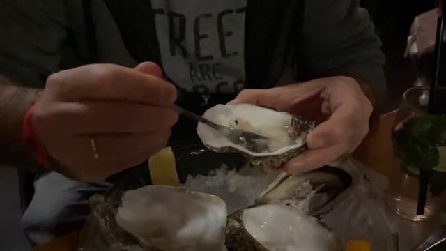 КАК ЕСТЬ УСТРИЦЫ?