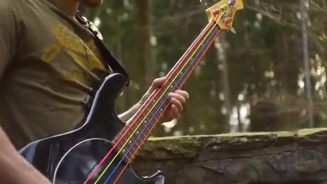 Красивая игра на Бас Гитаре.