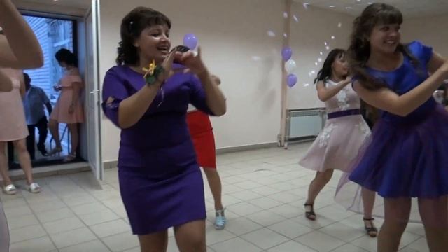Танцевальный флешмоб на свадьбе - подарок для молодоженов