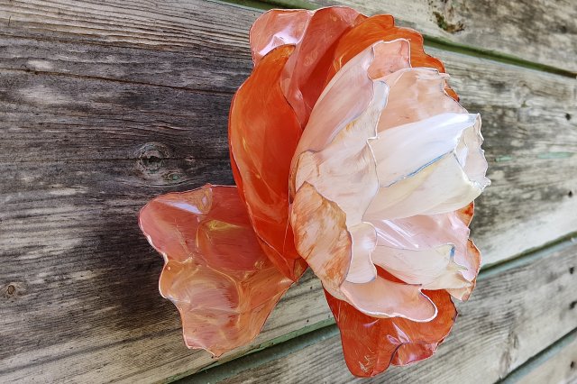 Бутон розы из пластиковых бутылок: мастер–класс