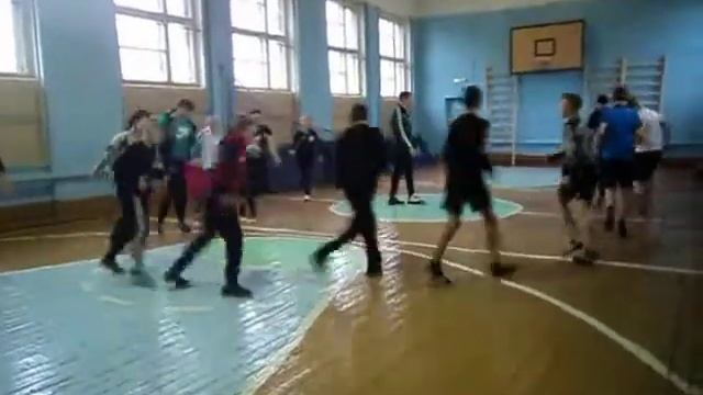 Разминка на уроке физкультуры.