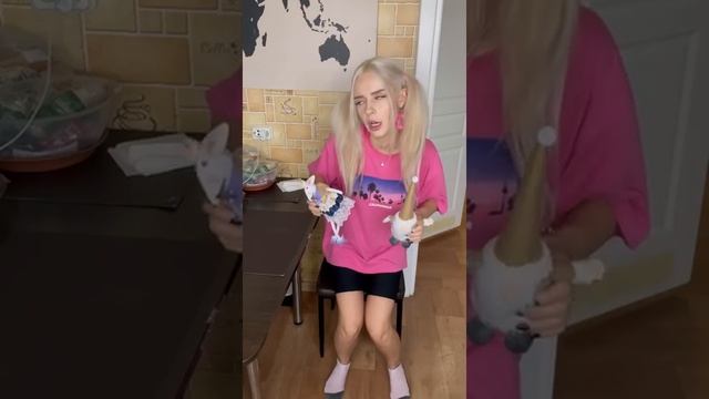 Проклятая кукла и Влад Кобяков. Света не верит кукле, что она звезда! Страшилки от Светы!