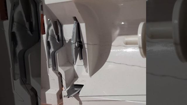 Husqvarna 230 , мотаем нить на шпульку