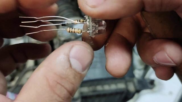 замена двухконтактных (дхо и габарит) галогеновых ламп на диодные