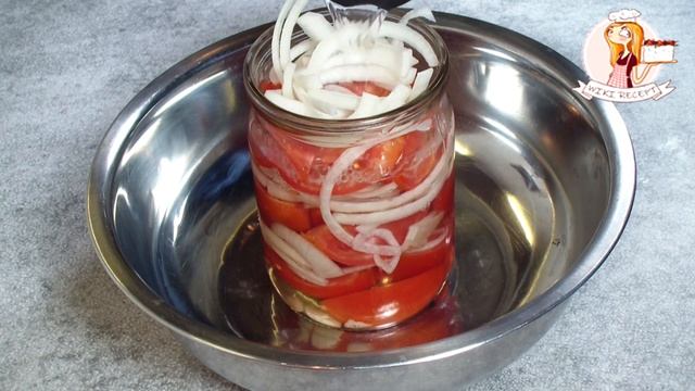 ПОМИДОРЫ ДОЛЬКАМИ с ЛУКОМ на ЗИМУ - каких-то 30 минут и вкусный салат на зиму готов!