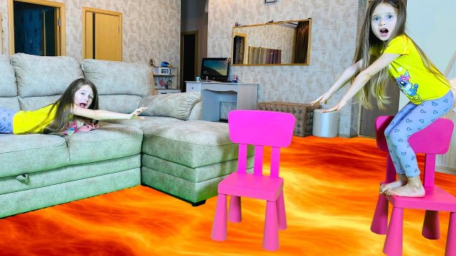 Полина играет в челлендж The floor is Lava