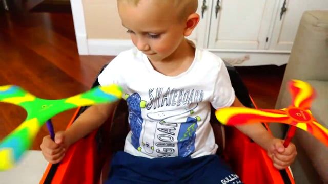 Bad Baby Гигантский Спиннер! Giant Fidget Spinner - Bad Kids Transform Car and Fly - Best Tricks