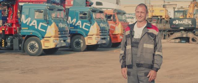 Настоящий манипуляторщик - целый день следим чем же он занят