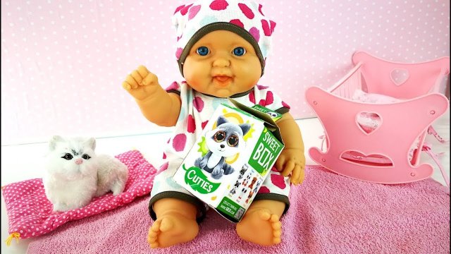 #Кукла Пупсик ОТКРЫВАЕТ СЮРПРИЗ С МАМОЙ Игрушки Конфеты Для девочек Как мама.mp4