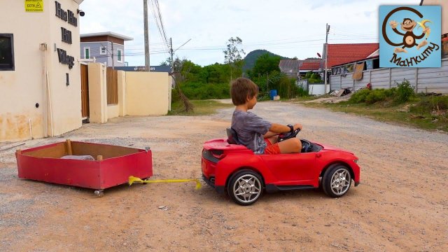 Дети и Машина. Милан и Папа играют в спасение красной машинки. Pretend Play