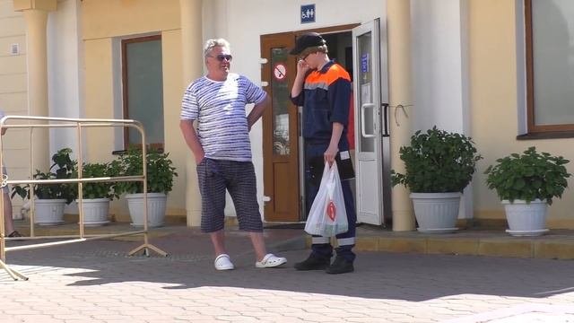 Реакция людей на вопрос, как они сходили в туалет? | Пранк Теляков