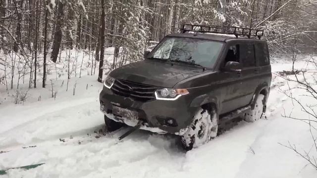 УАЗ Патриот и Нива по снегу