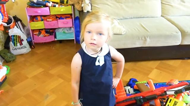 НЕРФ СТЕНЫ больше НЕТ!   София ЗАБРАЛА кнопку ЮТУБ. Брос Шоу Геймс.