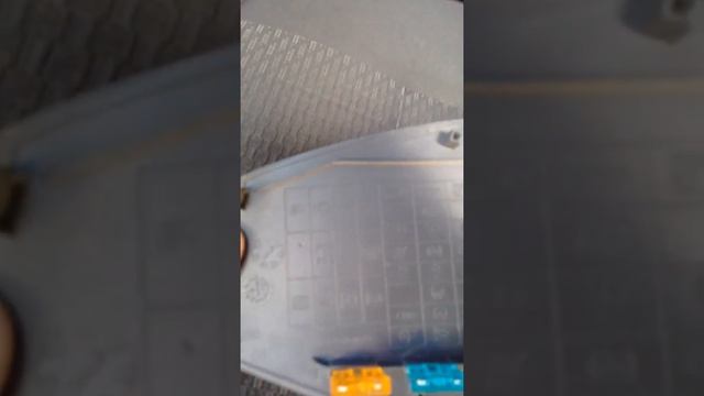 Замена предохранителя прикуривателя в Ларгусе