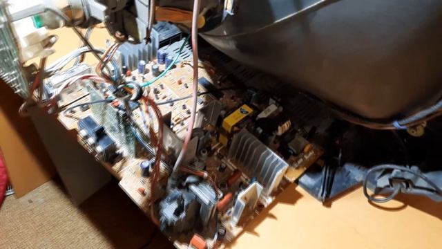 Ремонт телевизора LG CF-21D33E Горизонтальная полоса на экране