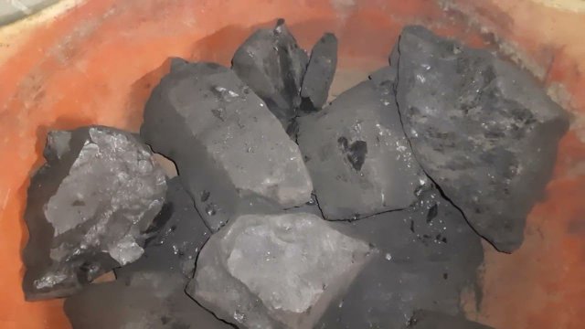 Пробую буртуйский уголь на длительность горения в котле НЕДЕЛЬКА КО-60