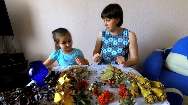 Осенние поделки. Создаем букет из осенних листьев.Детское творчество. П