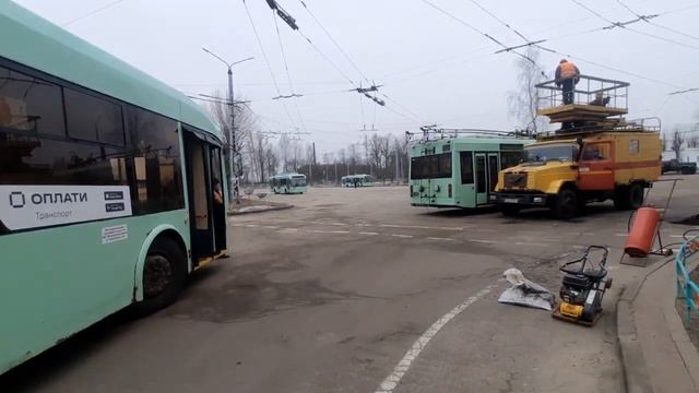 Обрыв контактной сети троллейбусной линии - заезд в депо - троллейбусы стоят