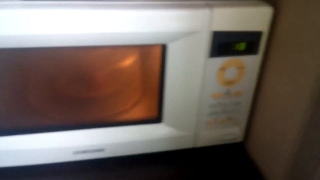 Взорвали яйцо в микроволновке