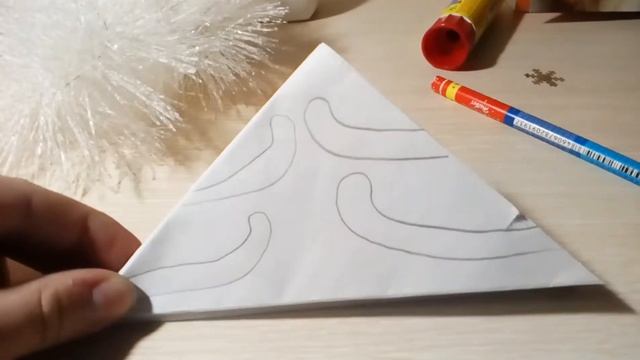 Делаем Новогодние снежинки.