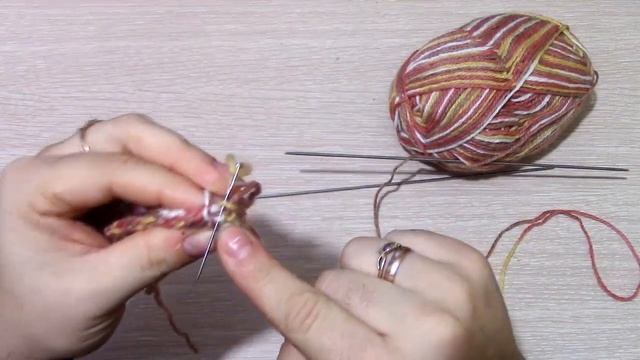 Вяжем спицами мини шапочки для бантиков