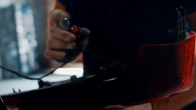 Замена лампочки стопа-сигнала Nissan