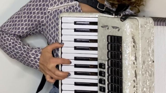 Аккордеон для начинающих! Кудрявая быстро научит играть аккорды ??? ? Продолжение «Частушки»!