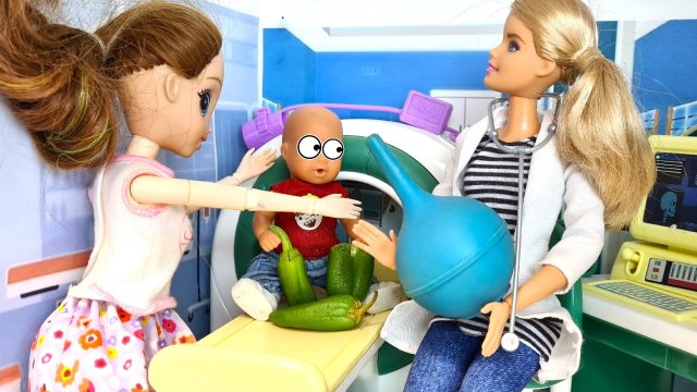 ПЕРЕЦ СЪЕЛ - В БОЛЬНИЦУ ЗАГРЕМЕЛ? Катя и Макс веселая семейка! Смешные куклы БАРБИ ИСТОРИИ Даринелк