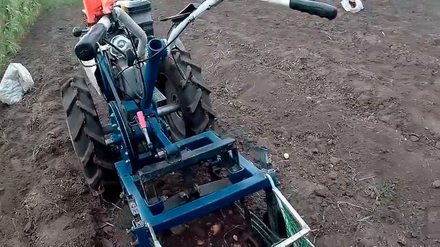 Зачем нужен мотоблок? Работа мотоблоком в огороде.