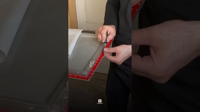 Установка люка в натяжном потолке (ревизионный, чердачный)