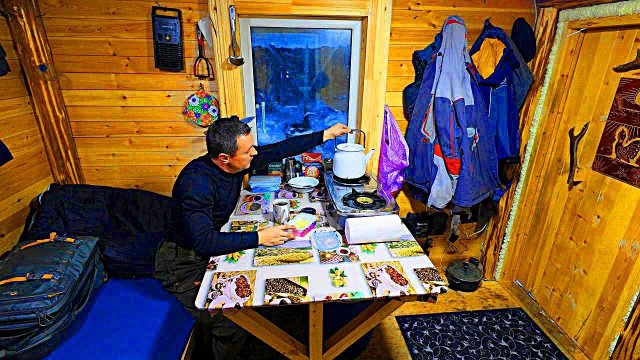 ''ТАЙГА'' НА СТРОИТЕЛЬСТВО СЕНИ! УСТАНОВИЛ ПАЛАТКУ, ПЕЧЬ ЗАВЁЗ ДОСКИ! СНЕГОХОД ЗАВИС НА ДВЕ НЕДЕЛИ