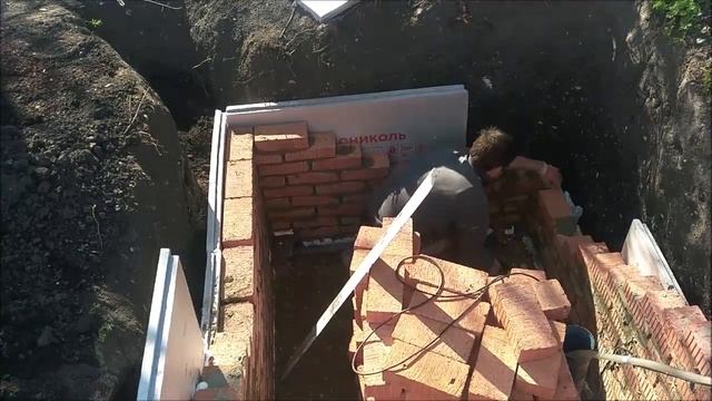 Обкладываем скважину кирпичом\утепляем